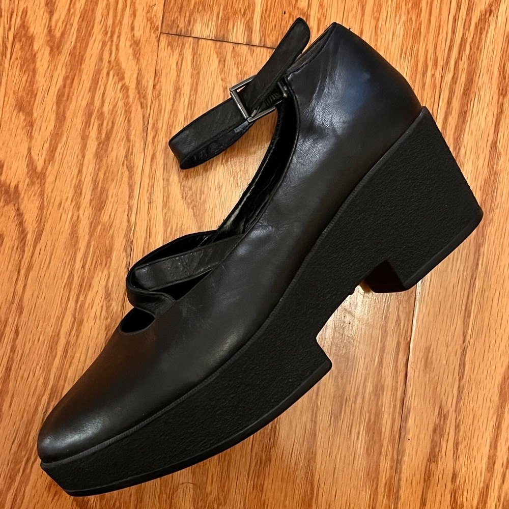 Worn twice Robert Clergerie Size 7.5